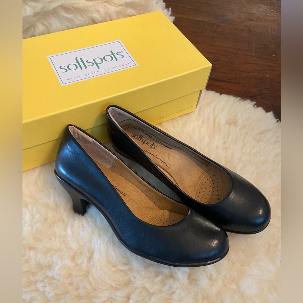 Black round toe leather heels NIB
